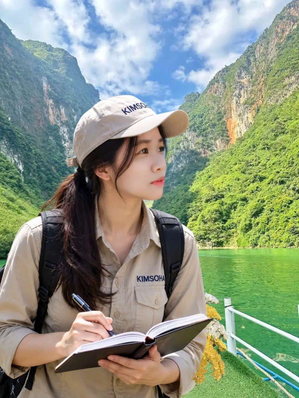 PHIẾN ĐÁ GIỮA RỪNG SÂU - DẤU KHẮC  CỦA NGƯỜI XƯA HAY NHỮNG ĐƯỜNG NÉT DO THỜI GIAN TẠO TÁC